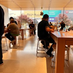 Apple Alderwood - Waiting for my Genius Bar appointment.