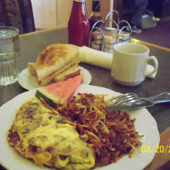 Olive's Bistro - Bacon, Mushroom and Cheddar omelet, and potatoes just like I ordered 'em - New American Near Me - Burbank, California Olive's Bistro - Bacon, Mushroom and Cheddar omelet, and potatoes just like I ordered 'em - New American Near Me - Burbank, California