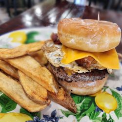 Nosh Bakery & Eatery