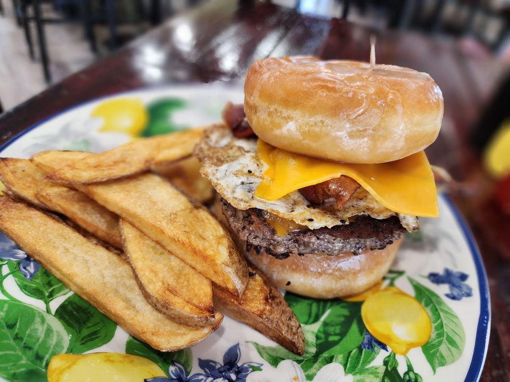 Nosh Bakery & Eatery