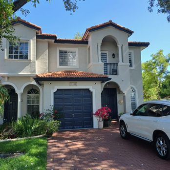 LL M Painting - One of the townhomes we painted in a condominium last year 2023. - Painters Near Me - Miami, Florida LL M Painting - One of the townhomes we painted in a condominium last year 2023. - Painters Near Me - Miami, Florida