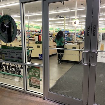 Dollar Tree - Store hours says until 10 pm but they won't let you in at 9:50 - Discount Store Near Me - Houston, Texas