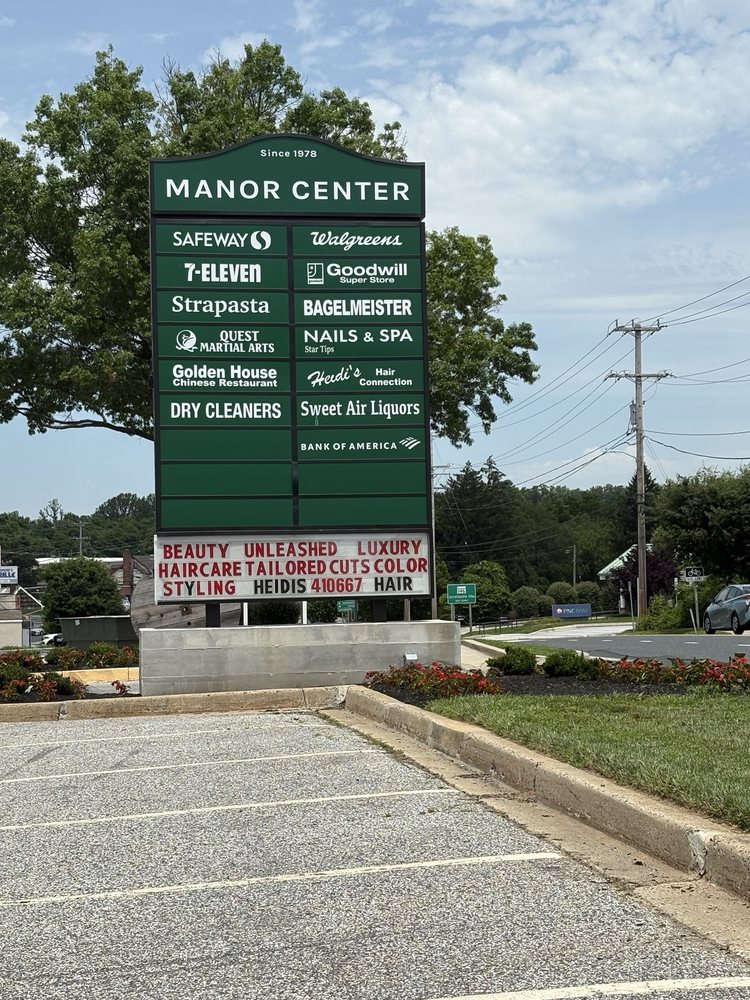 Manor Center Logo