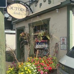 Octopus Books - Outside