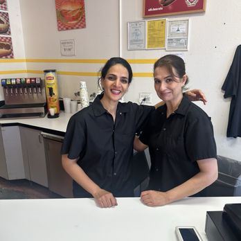 Cupid's Hot Dogs - Hotdog experts. Try the Chicago option. - Hot Dogs Near Me - Chatsworth, California