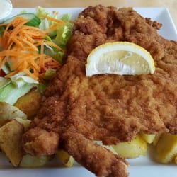V's Schnitzel House - Schnitzel dinner