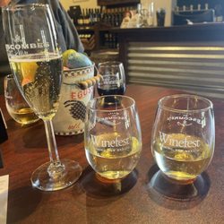 D. H. LESCOMBES WINERY & TASTING ROOM - White flight
