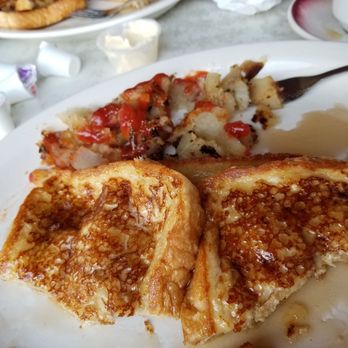 Frost Diner - Undercooked french toast and home fries - Diners Near Me - Warrenton, Virginia