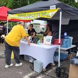 Elite Experience: Vip Access To Summer Family Fun Festival - My hubby making a big decision on what flavor lemonade to get at 50% off. He got mango, I got blueberry