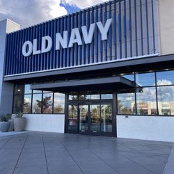 Old Navy - Front entrance