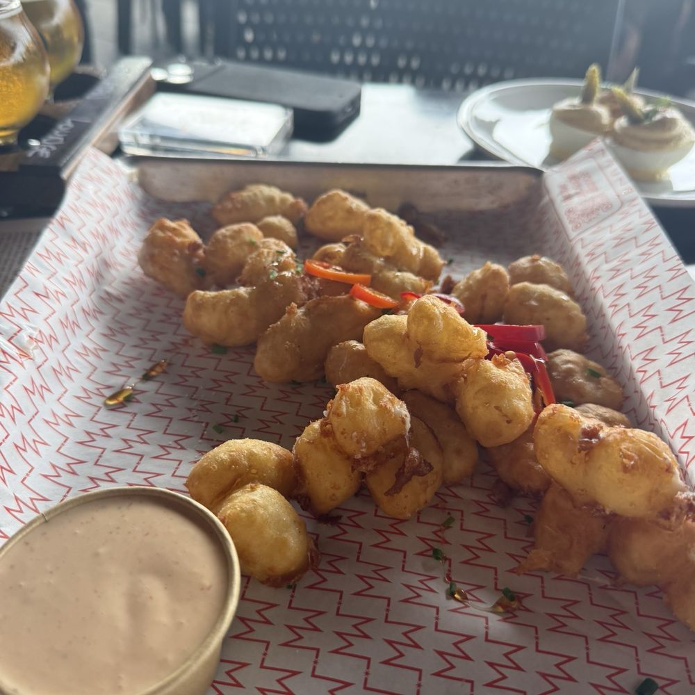 Maplewood Public House - Cheese curds - Breweries Near Me - Glen Ellyn, Illinois