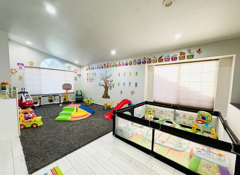 Smiley Kidz Daycare - childcare center in Bakersfield, CA