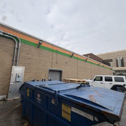 Familia Fresh Market - New fresh paint and very clean lot