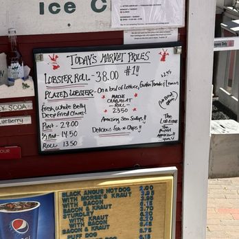 Red's Eats - Seafood Near Me - Wiscasset, Maine Red's Eats - Seafood Near Me - Wiscasset, Maine