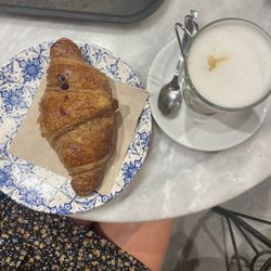 Torrefazione Cannaregio - Vegan croissant and oat latte
