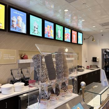 Haagen-Dazs San Tan Village - Juice Bars & Smoothies Near Me - Gilbert, Arizona