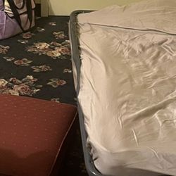Our Guest Inn - Broken bed