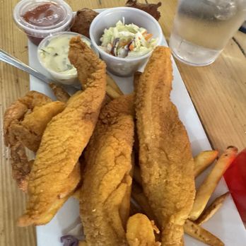 San Juan Eatery - Bonni & Clyde - catfish tenders, shrimp, hush puppies and fries - Burgers Near Me - Pagosa Springs, Colorado San Juan Eatery - Bonni & Clyde - catfish tenders, shrimp, hush puppies and fries - Burgers Near Me - Pagosa Springs, Colorado