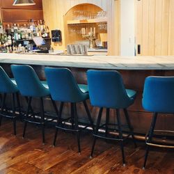 Starry Night Café - This bar is what you see opposite the reception area upon entering.