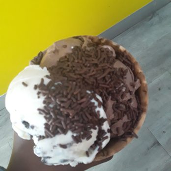 ICE CREAM HEAVEN - Heavenly sundae, chocolate and cookies and cream topped with chocolate sprinkles! - Ice Cream & Frozen Yogurt Near Me - Miami Gardens, Florida