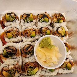 Momo Sushi - Eel avocado