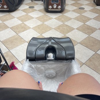 Ali'i Nails & Lash Bar - Ready to get my old color gel nails off - Nail Salons Near Me - Kapolei, Hawaii