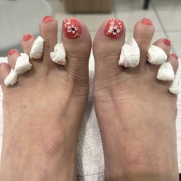 Regular pedicure with big toe design