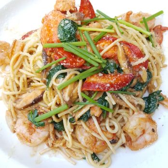 Yard House - lobster garlic noodles - Bars Near Me - Houston, Texas