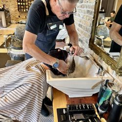 The Bearded Barber - Hot face towel and hair rinse.