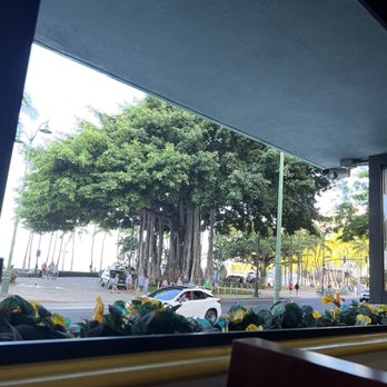 Eggs 'n Things - Waikiki Beach Eggspress - Breakfast & Brunch Near Me - Honolulu, Hawaii