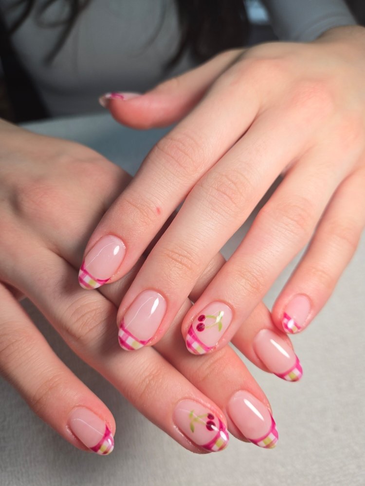 Chloe Nails & Spa Logo