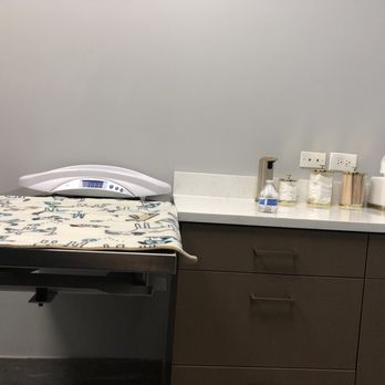 GoodVets Streeterville - Blankets on the table so your pets don't feel that cold metal! - Veterinarians Near Me - Chicago, Illinois