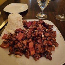 Confucius Chinese Cuisine - Kung pao chicken.