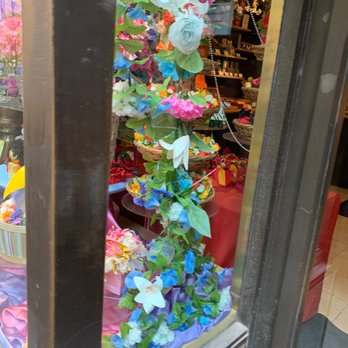 Teuscher - Best champagne chocolates - Chocolatiers & Shops Near Me - New York, New York