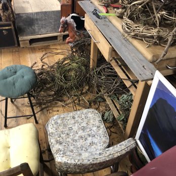 Pic N Vine - Used, Vintage & Consignment Near Me - Copperhill, Tennessee