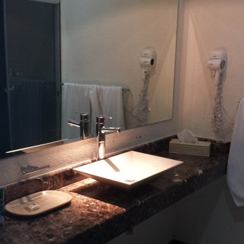 Comfort Inn - Bathroom - Hotels Near Me - Alfredo V. Bonfil, ROO