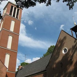 Apostel-Paulus-Kirche Hermsdorf - Das Kirchenensemble.
