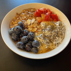 Derailed Coffee Bar & Cafe - granola bowl