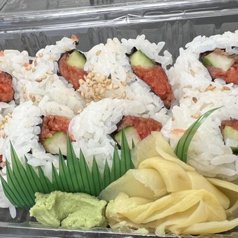 Sushi Island - Spicy tuna roll (take out) - Sushi Bars Near Me - Gardena, California