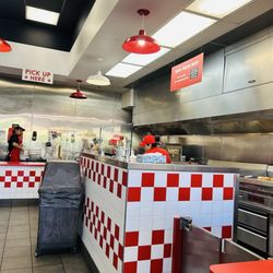 Five Guys - Open kitchen (as always)