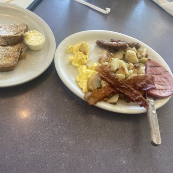 Eppies Restaurant - Diners Near Me - West Sacramento, California