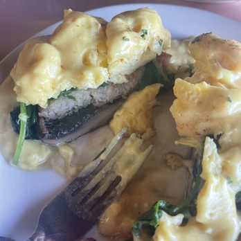 Fat Cats Cafe - Avila Eggs Benedict with Portobello Mushroom and a Crab Cake - Seafood Near Me - Avila Beach, California Fat Cats Cafe - Avila Eggs Benedict with Portobello Mushroom and a Crab Cake - Seafood Near Me - Avila Beach, California