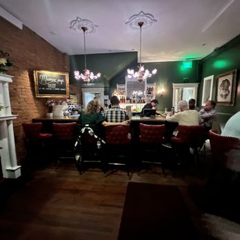 Mama’s on Main - Bar area - Wine Bars Near Me - Covington, Kentucky