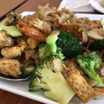 Pikul Thai Bistro - Pad see ew with tofu - Thai Near Me - Fairfield, California Pikul Thai Bistro - Pad see ew with tofu - Thai Near Me - Fairfield, California