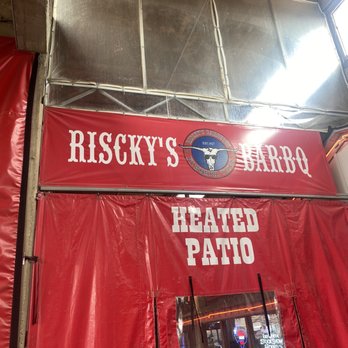 Riscky's BBQ - Patio area - Barbeque Near Me - Fort Worth, Texas