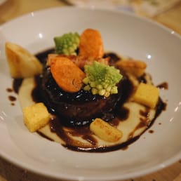 Venison, haggis, some other vegetables and the fancy pointy romanesco green stuff. Venison, haggis, some other vegetables and the fancy pointy romanesco green stuff.