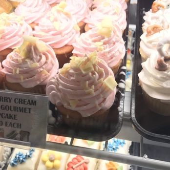 Rick's Bakery - Strawberry creme gourmet cupcake with shaved white chocolate - Patisserie/Cake Shop Near Me - Rogers, Arkansas