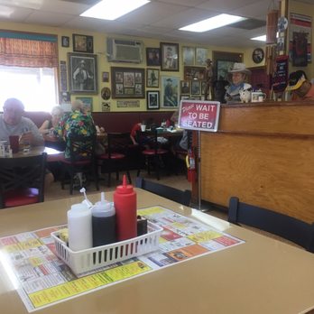 2 Minutes Two - Inside - Breakfast & Brunch Near Me - Zephyrhills, Florida 2 Minutes Two - Inside - Breakfast & Brunch Near Me - Zephyrhills, Florida