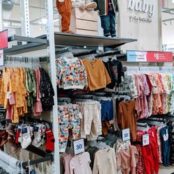 Old Navy - Inside