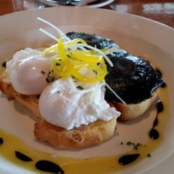 Blacksands - Sourdough toast with portobello mushrooms